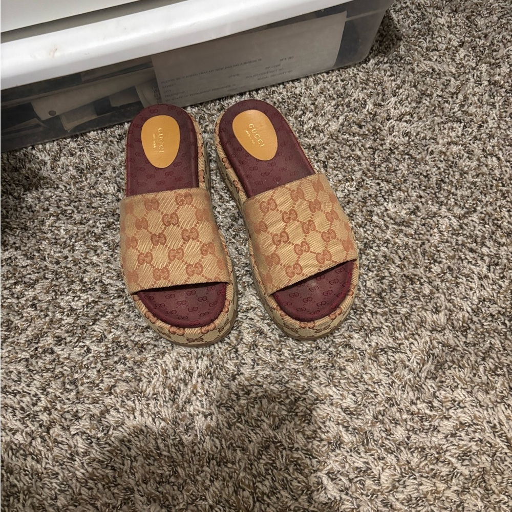 Gucci Tan and Brown Logo Slides
